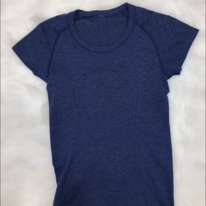 Size 4 lulu shirt